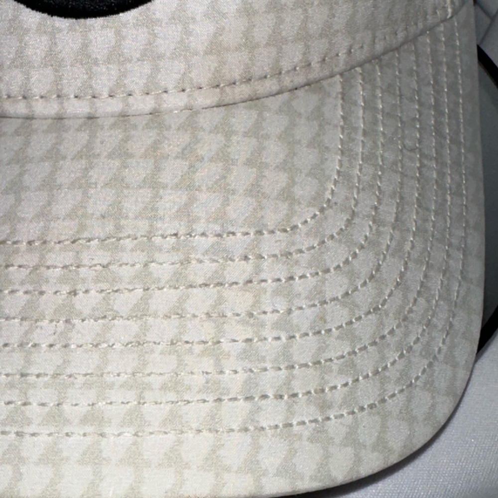 White Patterned Hat - Picture 3 of 9